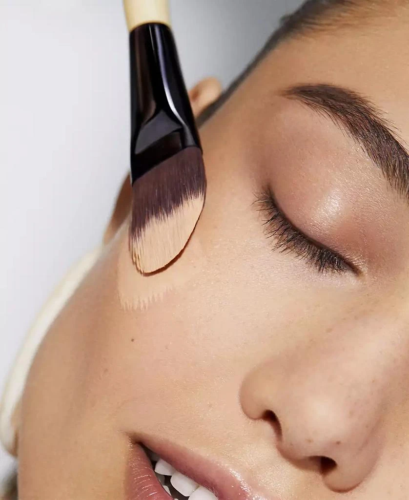 Bobbi Brown Foundation Brush 2
