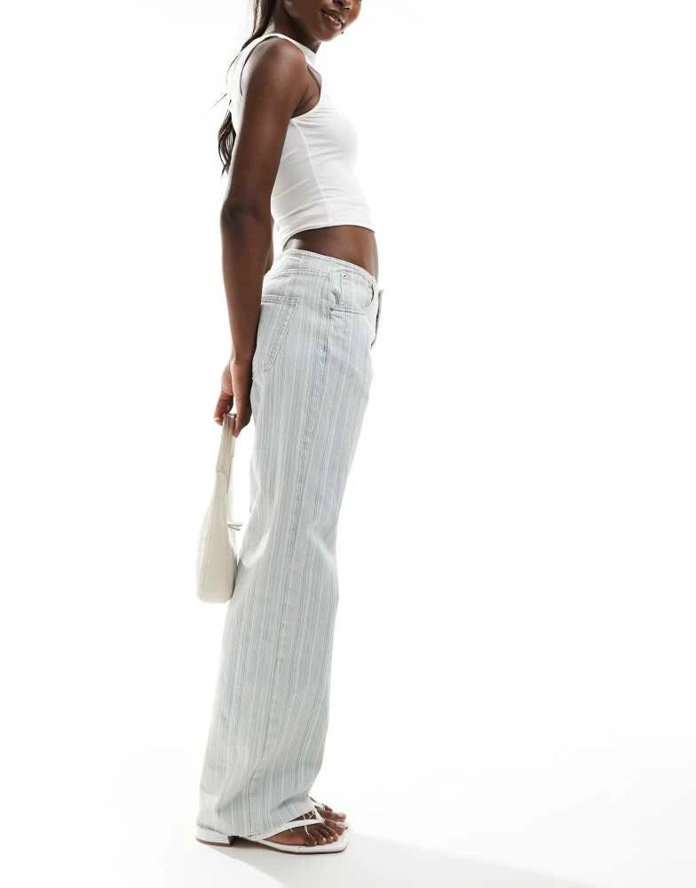 Pull&Bear Pull&Bear low rise contrast thread striped jean in blue & white 1