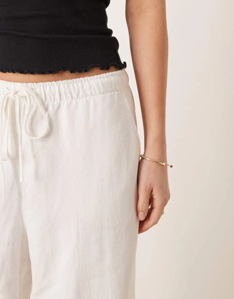 Stradivarius Stradivarius linen look pull on trouser in white 4