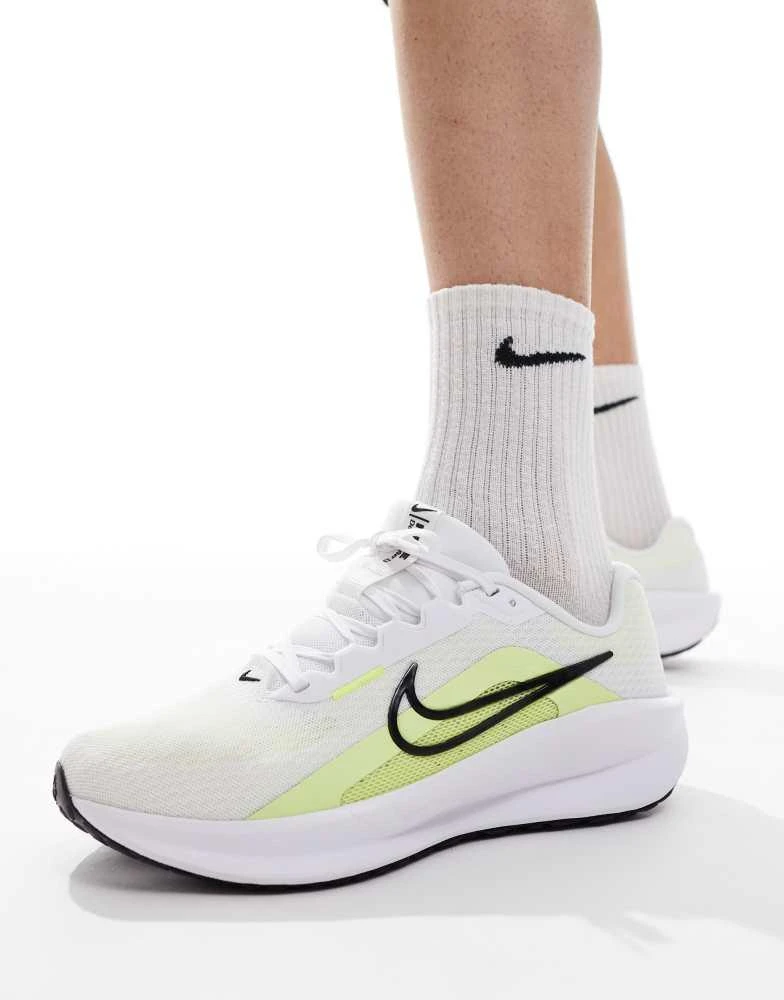 NIKE Nike Running Downshifter 13 trainers in white and yellow 3