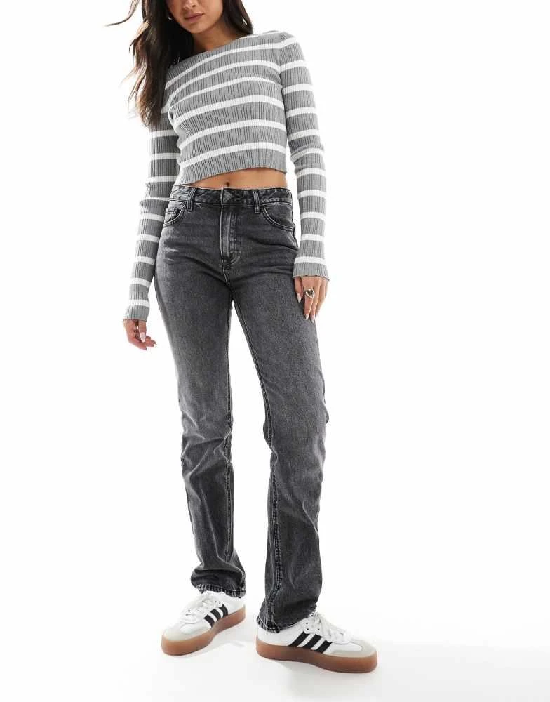 Stradivarius Stradivarius STR straight leg jean in washed black 1