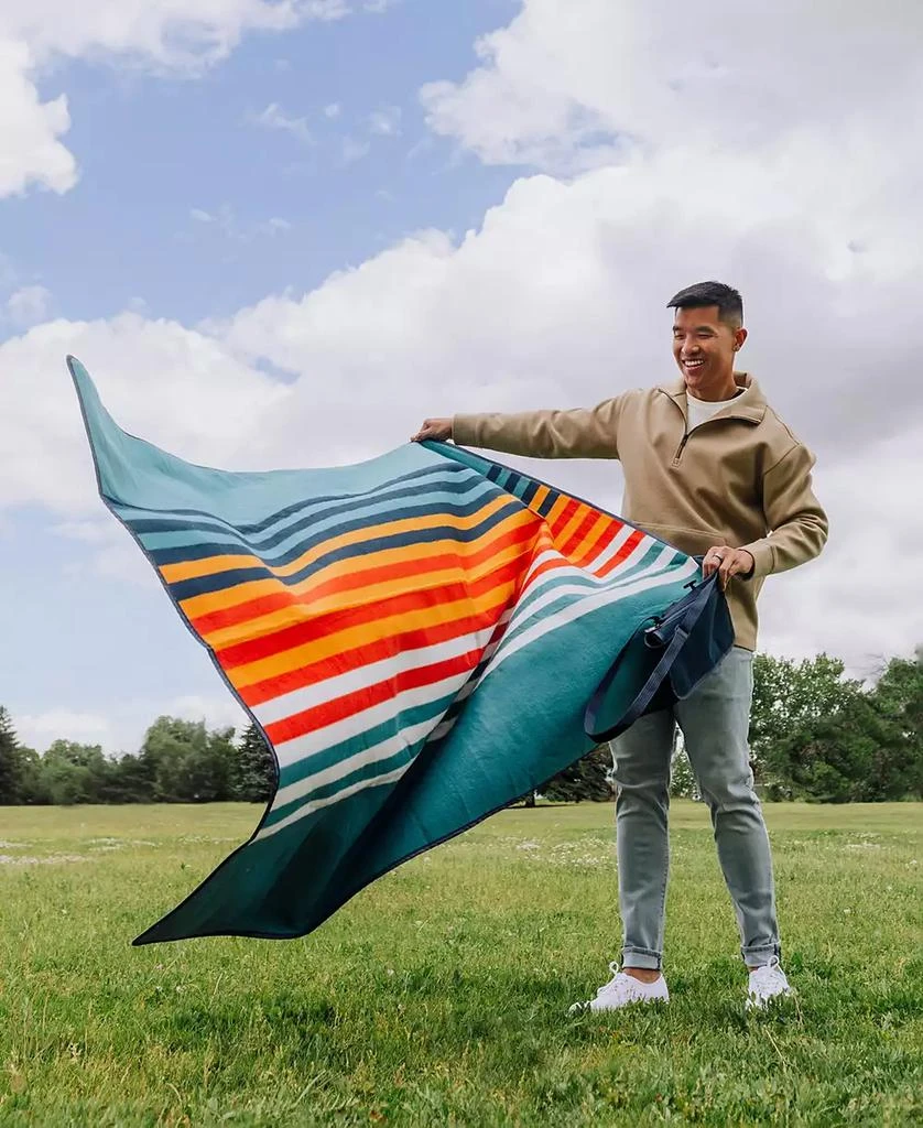 ONIVA Outdoor Picnic Blanket Tote 2