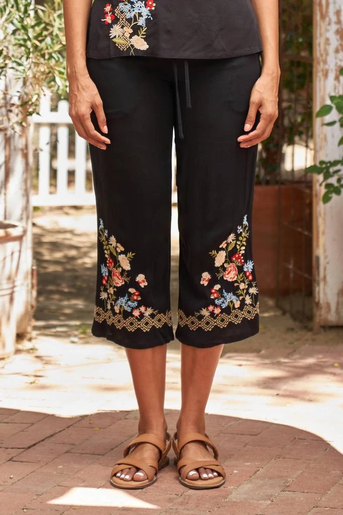 PAPARAZZI Paparazzi - Viscose Embroidered Crop Pant