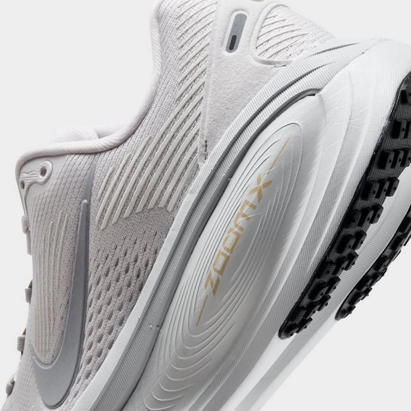 NIKE Women's Nike Vomero 18 Running Shoes 3