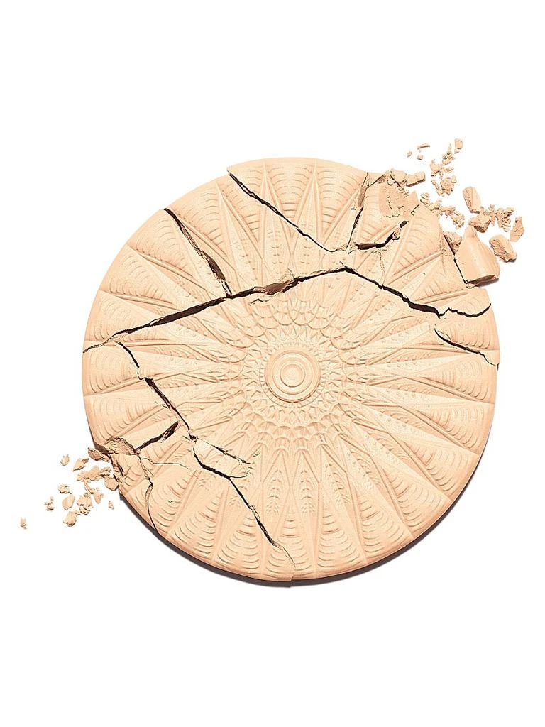 Chantecaille Perfect Blur Finishing Powder in Light/Medium 2