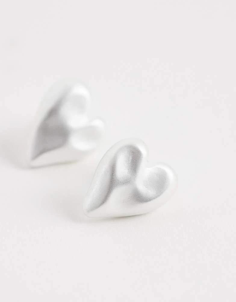 ASOS ASOS DESIGN small faux pearl heart stud earrings 2