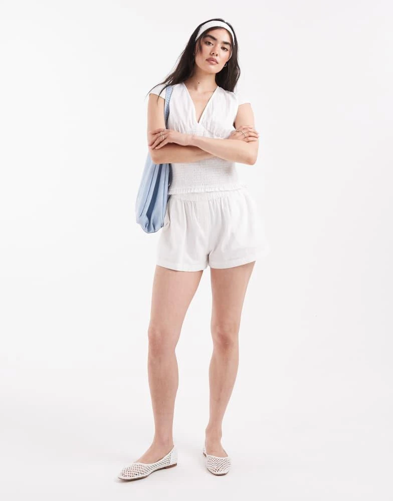 Daisy Street Daisy Street boho v neck short sleeve shirred top in white 2