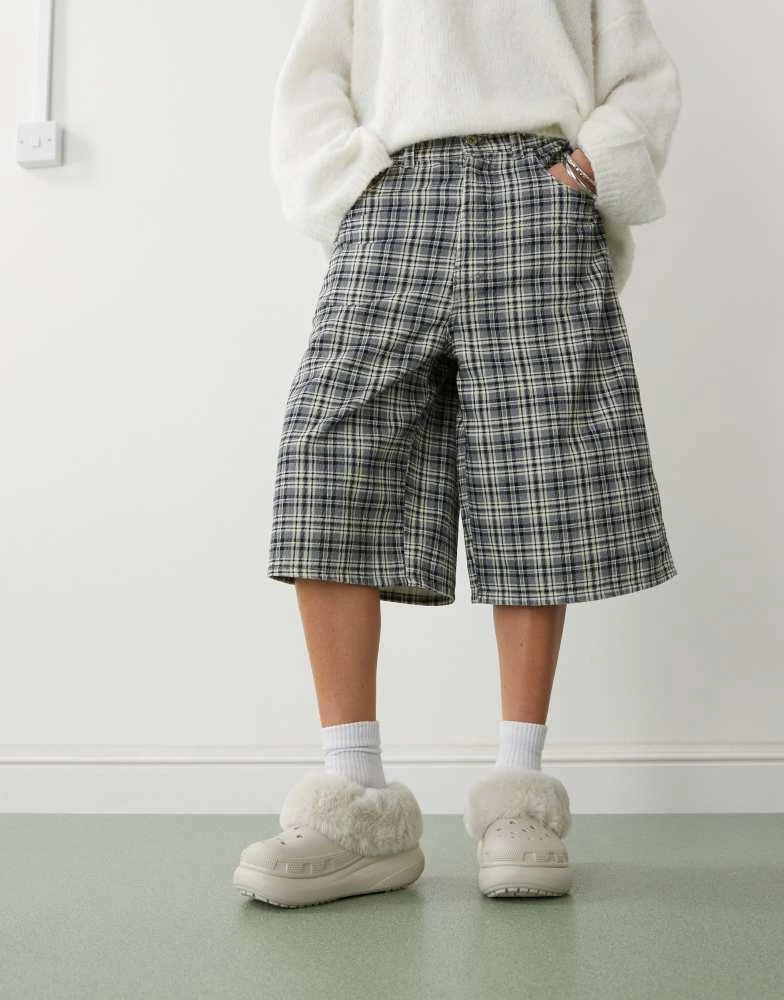 Crocs Crocs unisex furever crush fur lined clog in pumice 4
