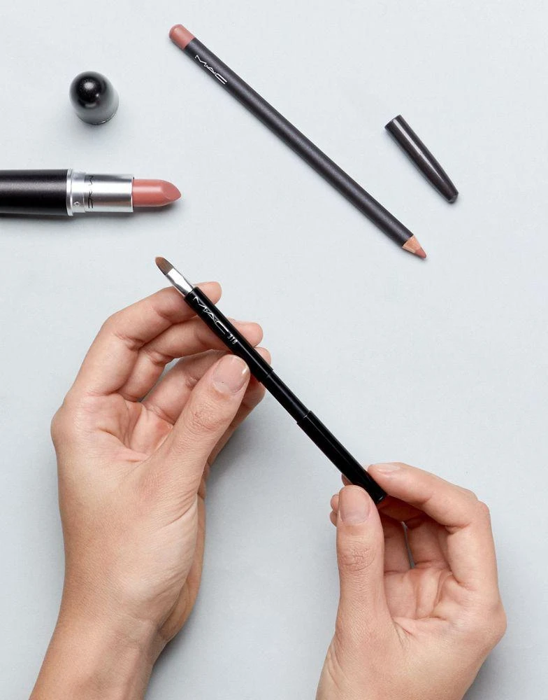 MAC MAC 318 Retractable Lip Brush 4