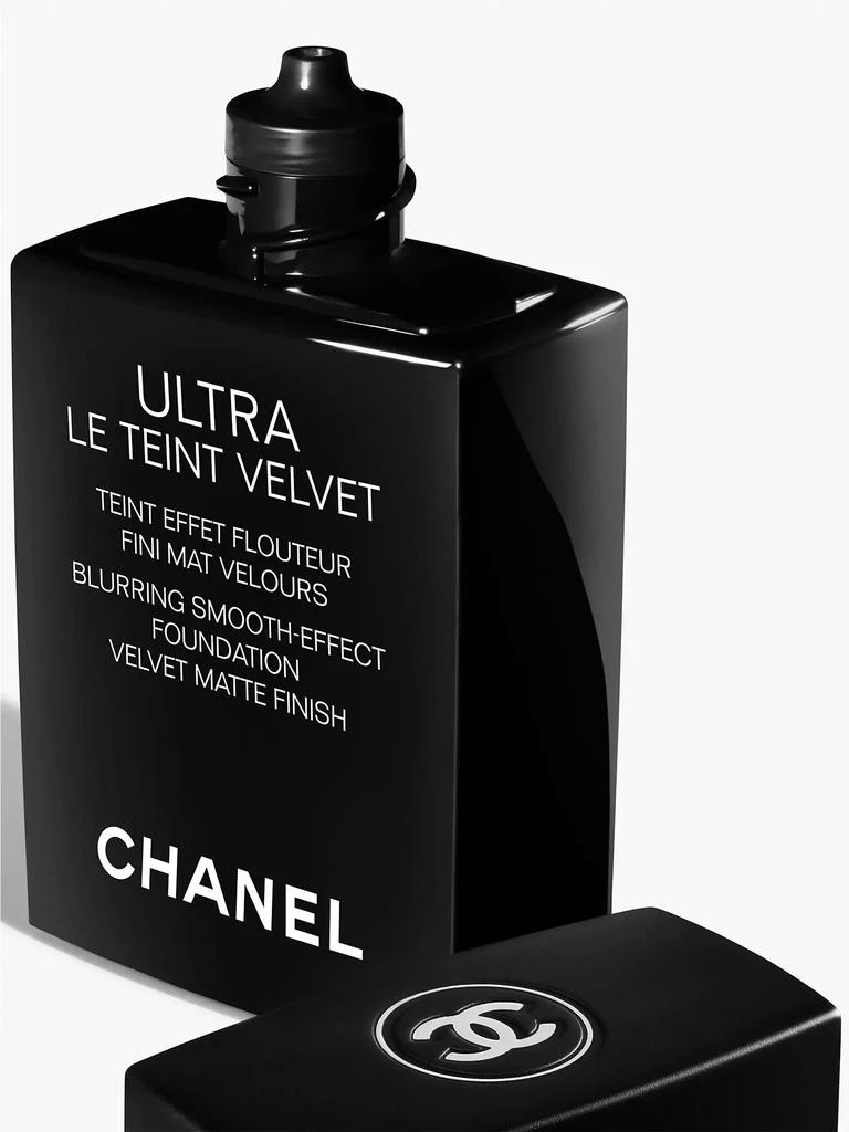 Chanel Blurring Smooth-Effect Foundation 4