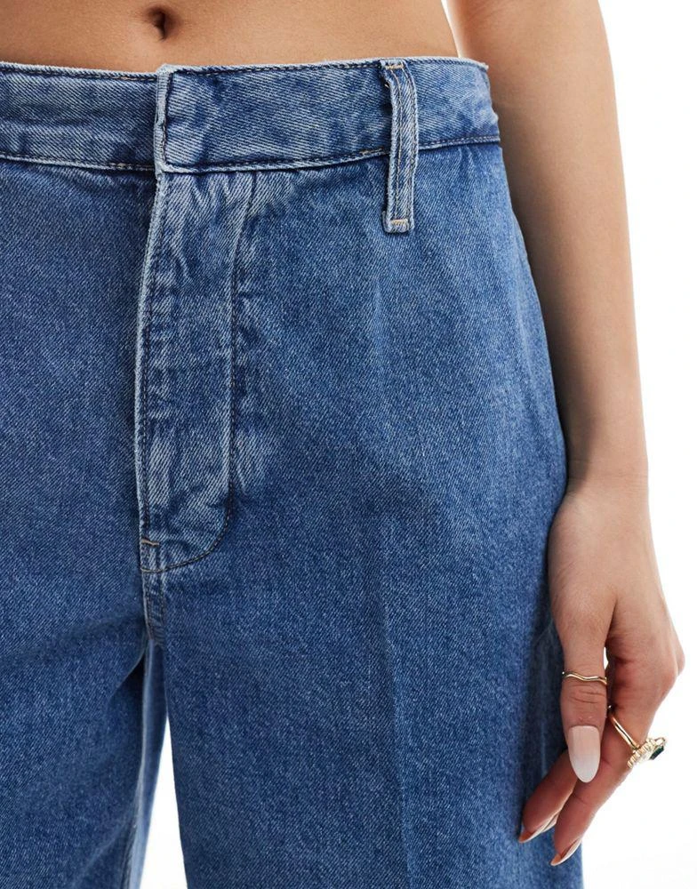 Calvin Klein Calvin Klein Jeans 90s straight denim shorts in light wash 5