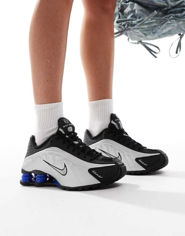 NIKE Nike Shox R4 trainers in black and silver 5