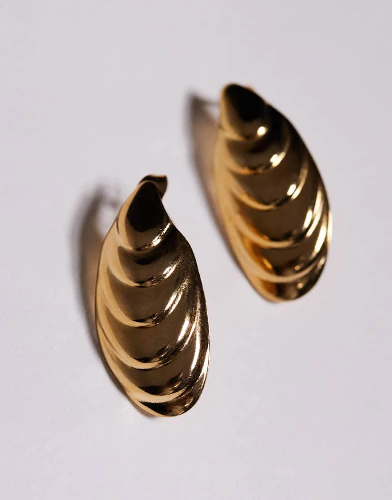 8 Other Reasons 8 Other Reasons ridged large stud earrings in 18k gold plated 3