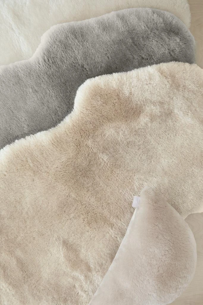 Gushlow & Cole Sheepskin baby rug 3