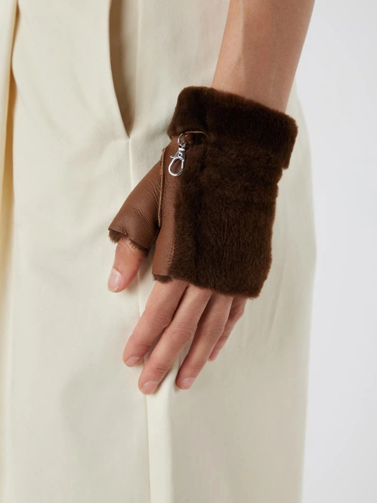 Gushlow & Cole Mini shearling mittens 5