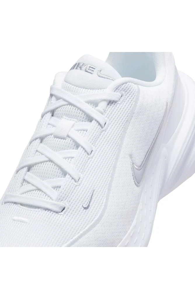NIKE Uplift SC Sneaker 9