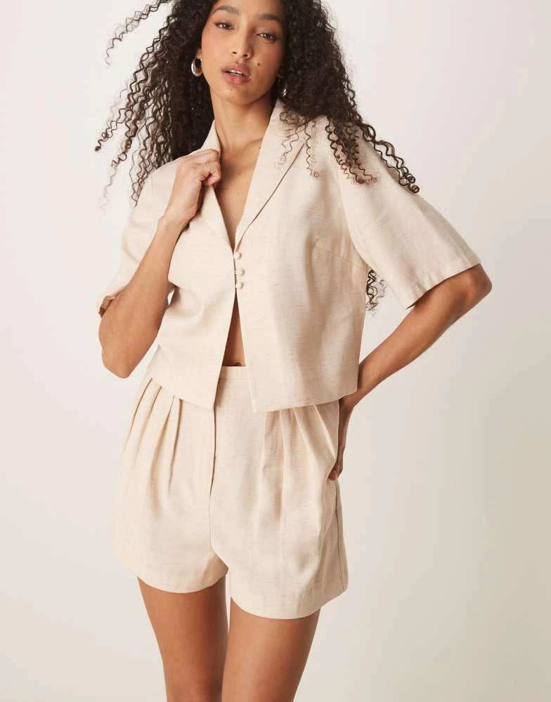 ASOS ASOS DESIGN tailored pleated shorts in off white 5