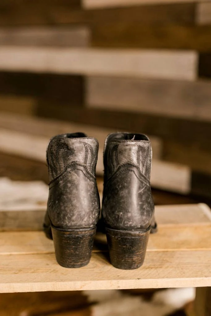 Ariat Hazel Western Boot In Naturally Distressed Black 4