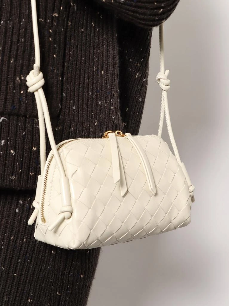 Bottega Veneta Concert Pouch leather crossbody bag with Intrecciato motif 2