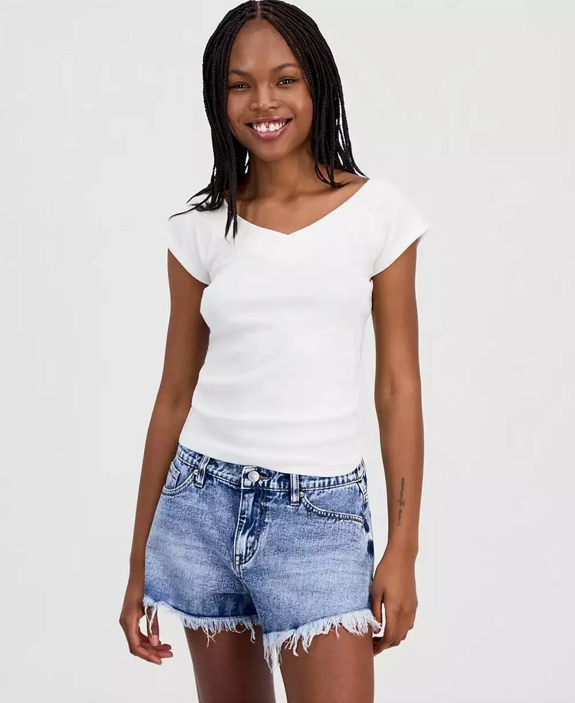 Hippie Rose Juniors' Wide-Double-V-Neck Short-Sleeve Top