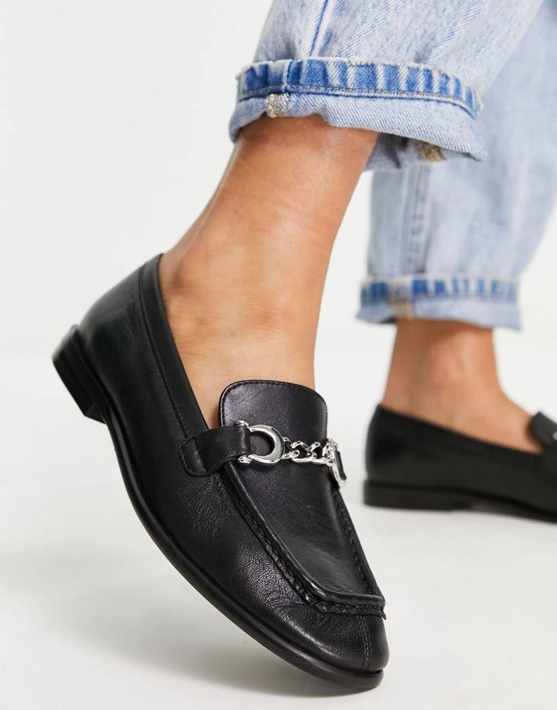 Topshop Topshop Wide fit Lola leather loafer with chain detail in black 3