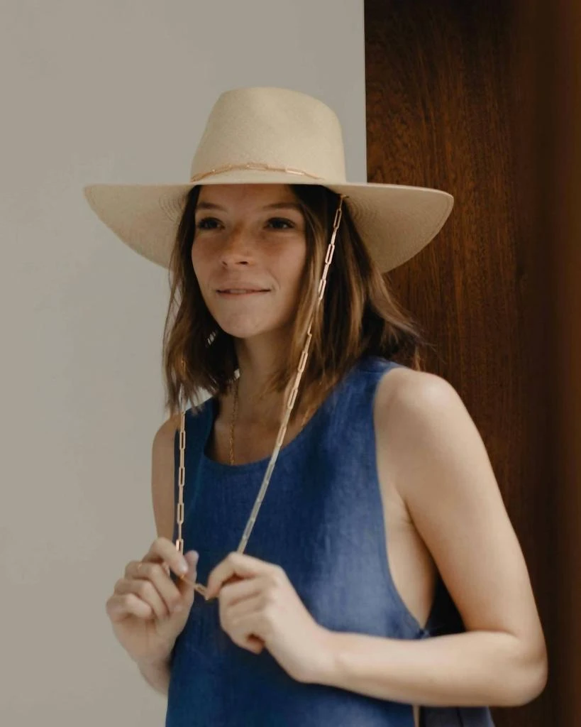 Women display picture 2