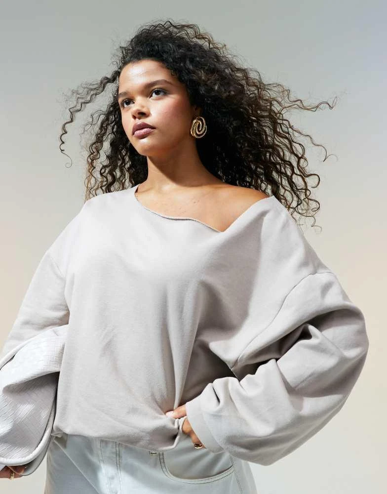 ASOS ASOS DESIGN Curve off shoulder oversized sweatshirt in mink 1