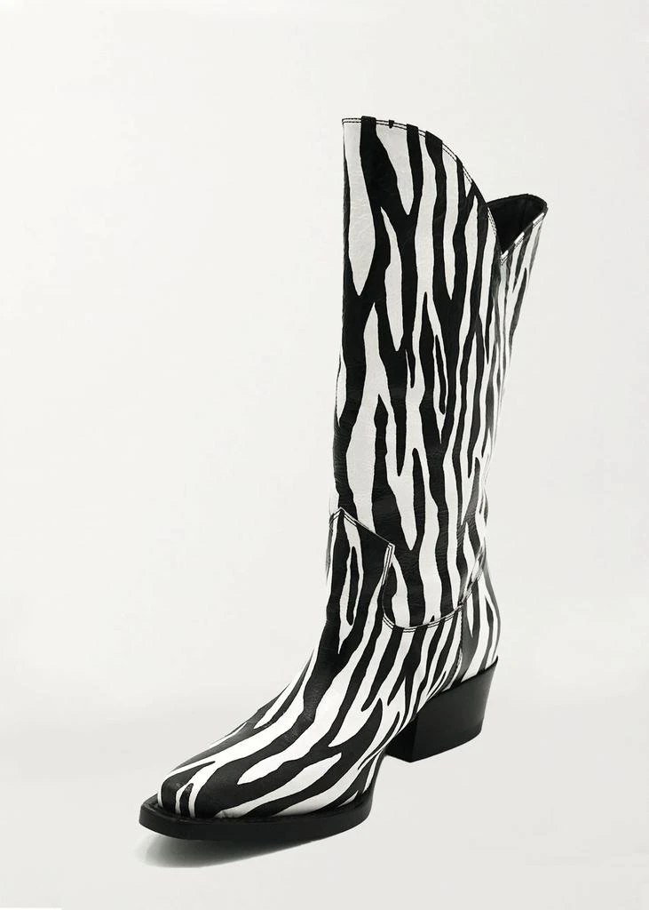 Che by Chelsey Women's Zebra Texan Boots In Black 4