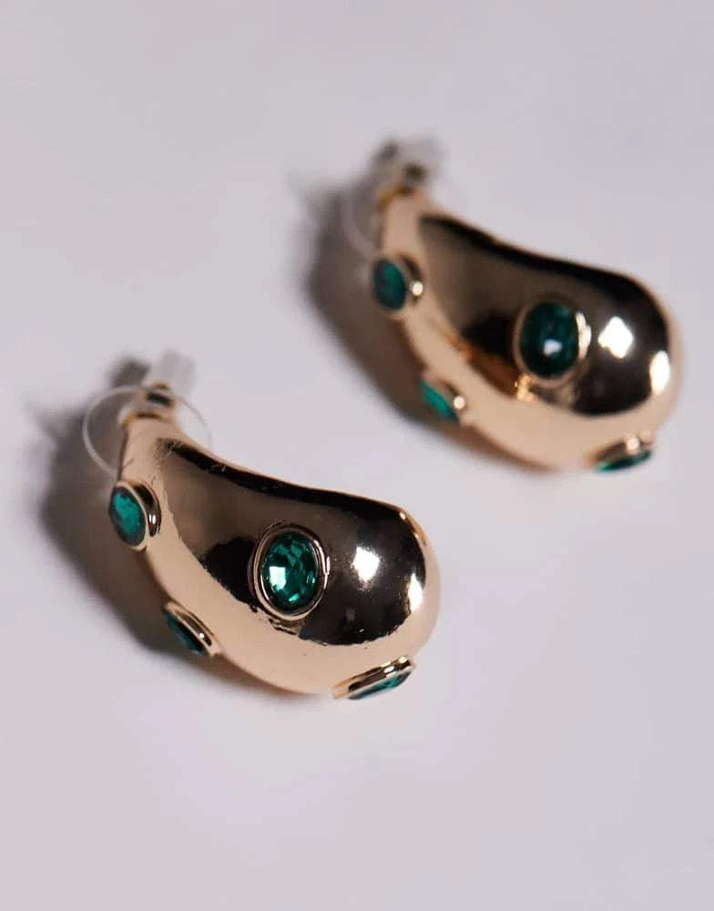 8 Other Reasons 8 Other Reasons chunky hoop earrings with greenjewels in 18k gold plated 2