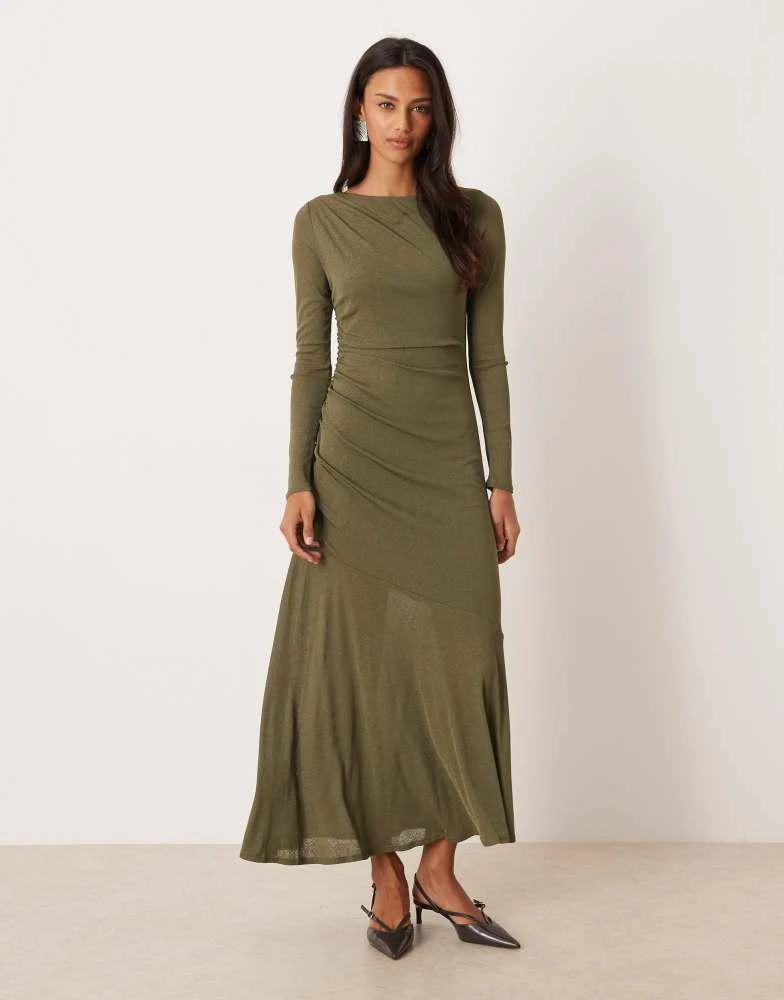 Nobody's Child Nobody's Child Tallulah jersey ruched long sleeved midi dress in green - Dresses & Skirts - Free Shipping - BeyondStyle Nobody's Child Nobody's Child Tallulah jersey ruched long sleeved midi dress in green - Dresses & Skirts - Free Shipping - BeyondStyle