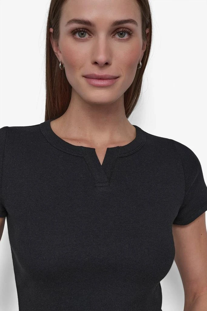 DKNY CROPPED NOTCH NECK PERFORMANCE TEE 4