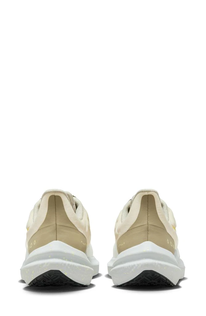 NIKE Air Winflo 9 Shield Running Shoe 2