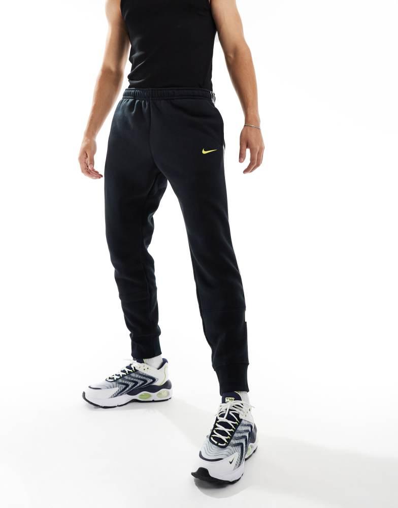 nike repeat joggers black