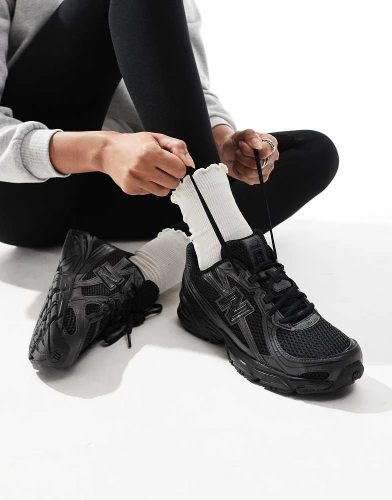 New Balance New Balance 740 trainers in black 4