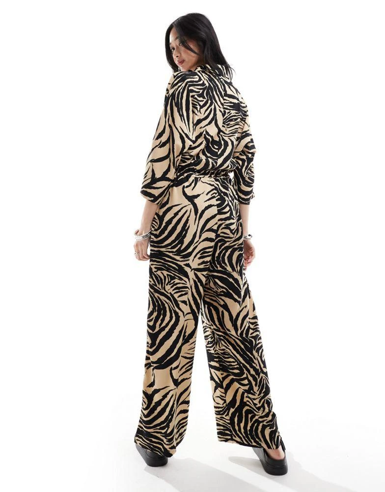 Monki Monki oversized jumpsuit with collar in beige animal print 2