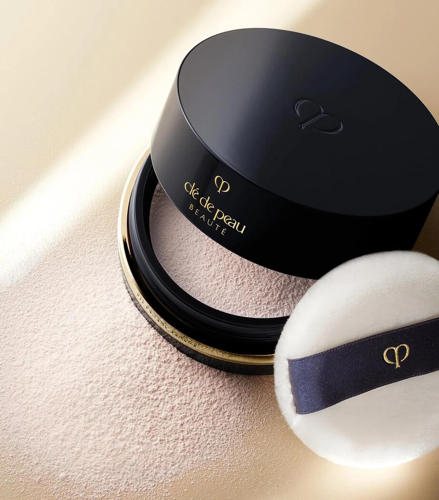 Cle de Peau Translucent Loose Powder 3