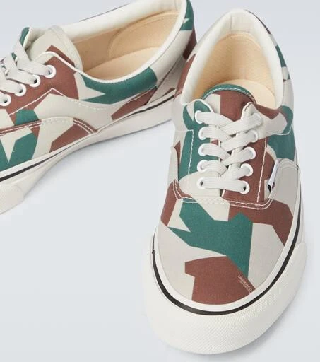 UNDERCOVER Camouflage canvas sneakers 3