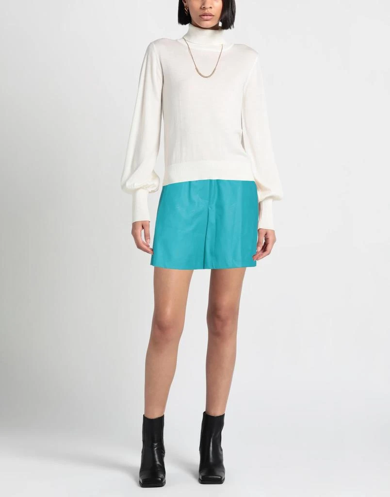 Nude Shorts 
Bermuda 2