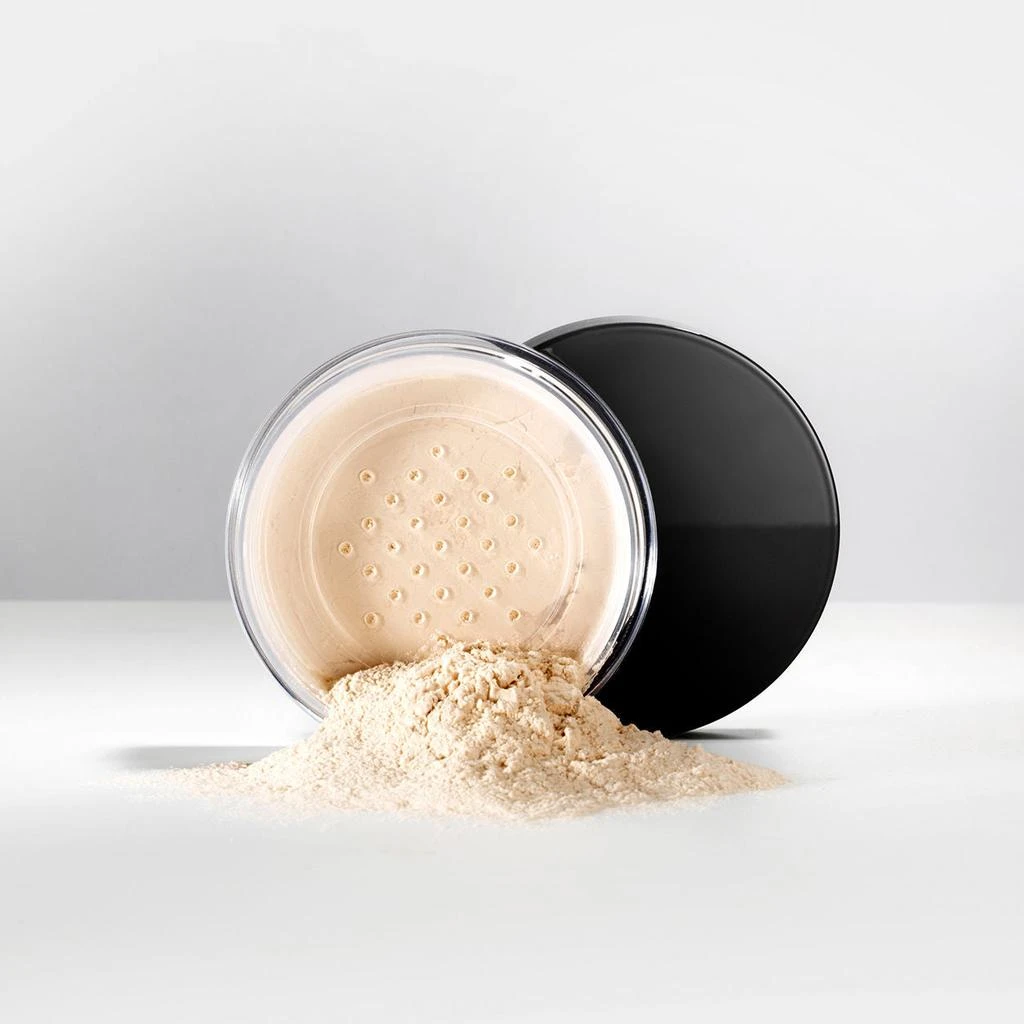 Kevyn Aucoin Smooth and Set Loose Powder 4
