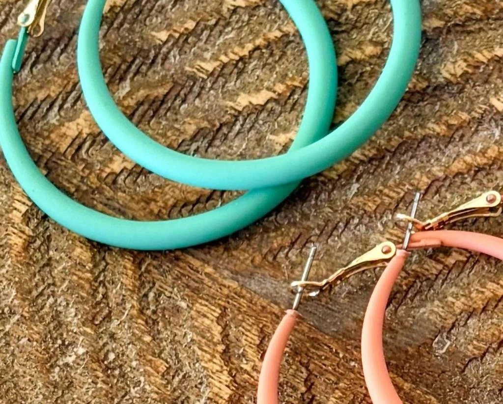 White Label White Label - Women
s Matte Pastel Hoop Earrings