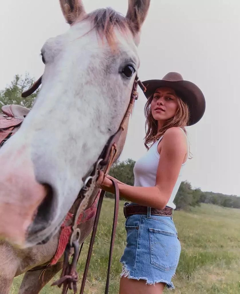 Levi
s Women
s 501 Button Fly Cotton High-Rise Denim Shorts 5