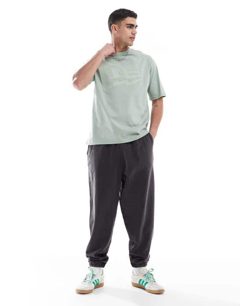 New Era New Era flag logo oversized t-shirt in green 3