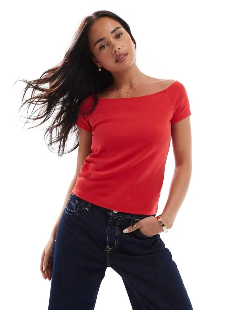 HOLLISTER Hollister off shoulder relaxed t-shirt in red 1
