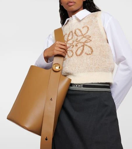 Loewe Pebble Medium leather bucket bag 2