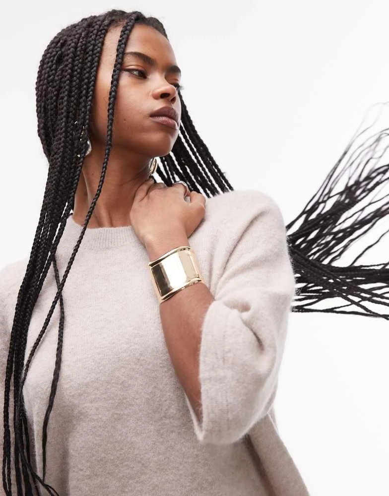Topshop Topshop Beck chunky cuff bracelet in gold tone 1