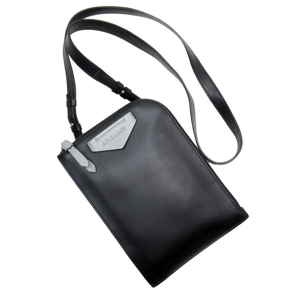 Givenchy Leather Shoulder Bag (Pre-Owned)