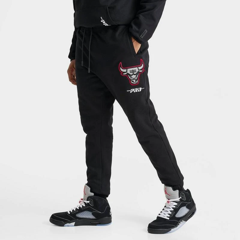 Pro Standard Men's Pro Standard Chicago Bulls NBA Reflective Logo Fleece Jogger Pants 1