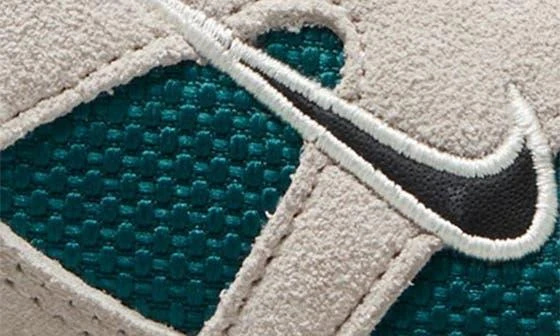 NIKE Tech Hera Sneaker 5