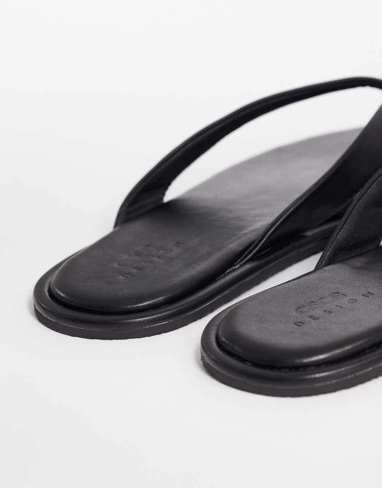 ASOS ASOS DESIGN classic flip flops in black 4