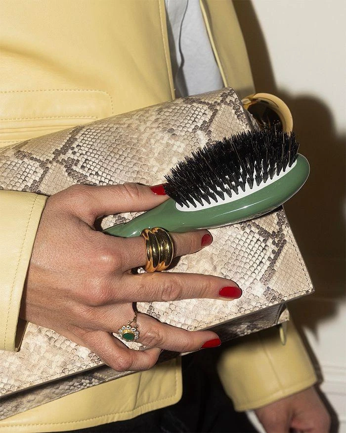 La Bonne Brosse N.01 The Small Universal Shine 
Care Hair Brush - Almond Green 8